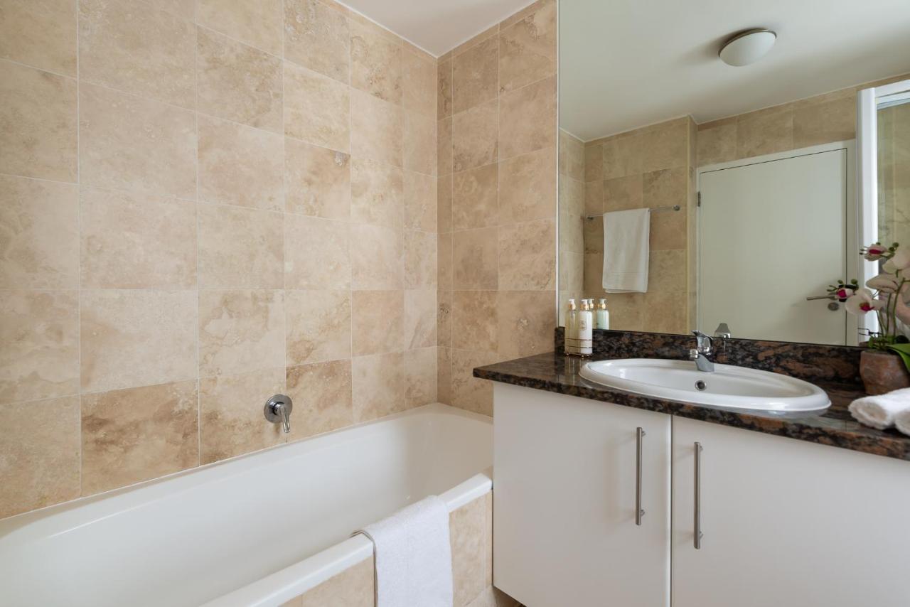 Stylish De Waterkant Loft With Pool, Parking And Table Mtn Views *
