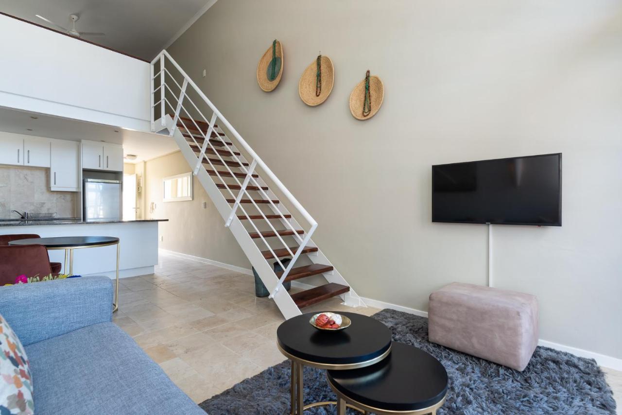 Stylish De Waterkant Loft With Pool, Parking And Table Mtn Views Appartement