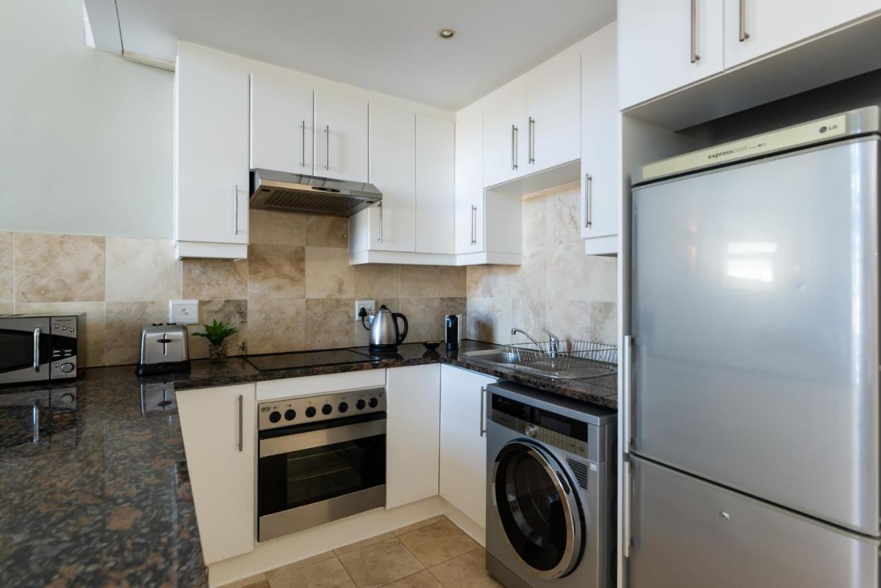 Stylish De Waterkant Loft With Pool, Parking And Table Mtn Views