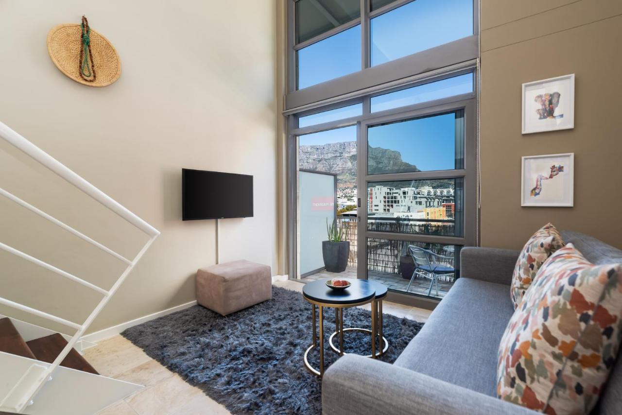 Stylish De Waterkant Loft With Pool, Parking And Table Mtn Views Appartement *