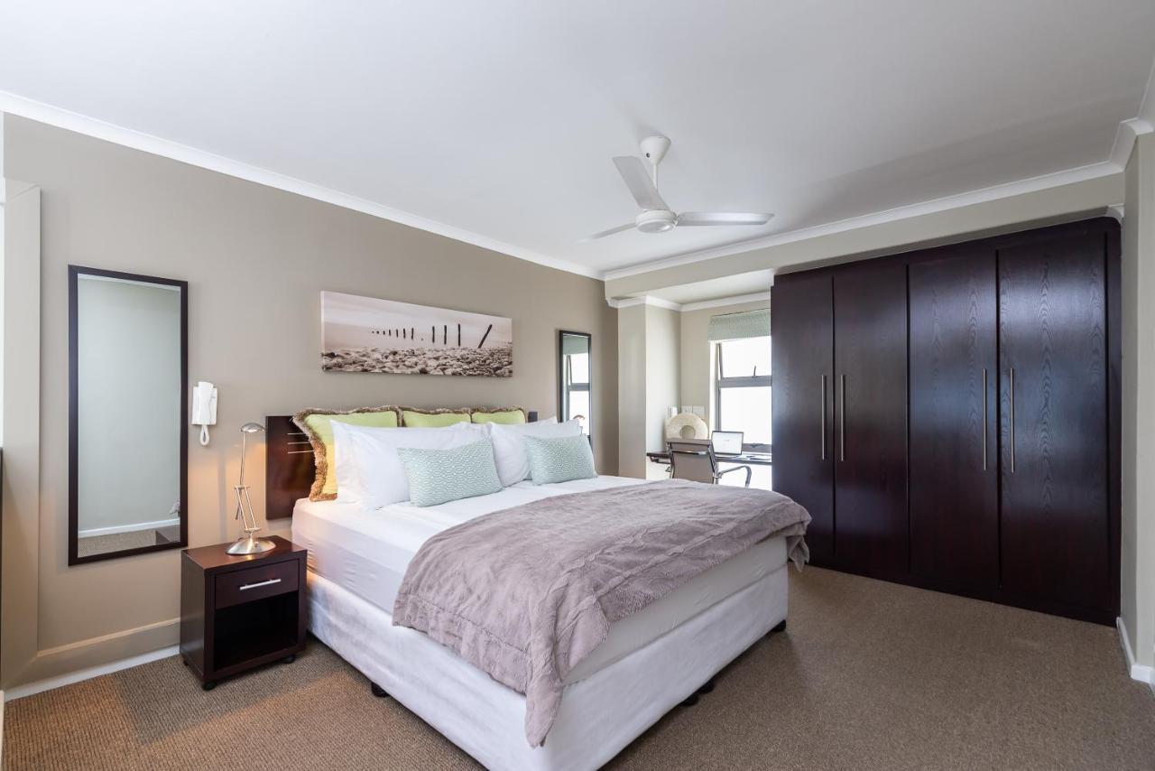 Stylish De Waterkant Loft With Pool, Parking And Table Mtn Views Appartement
