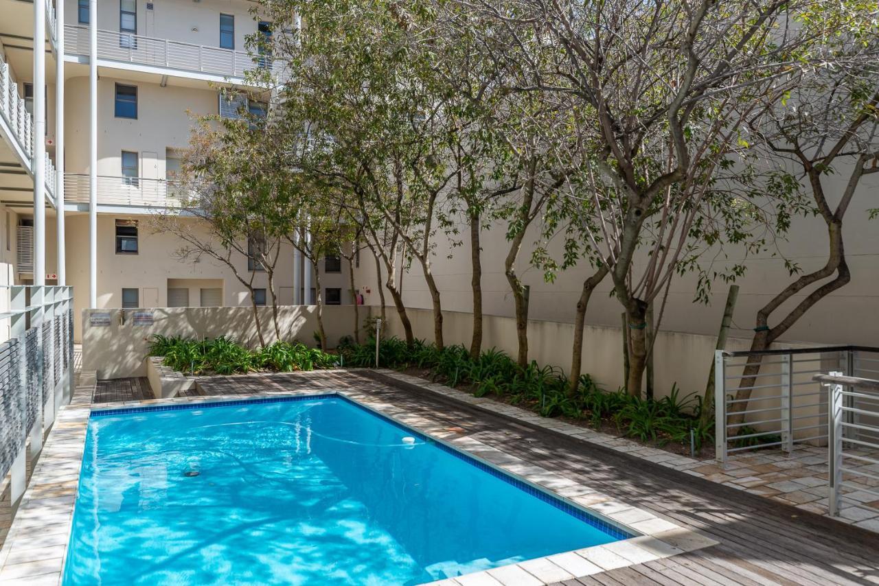Stylish De Waterkant Loft With Pool, Parking And Table Mtn Views Apartamento