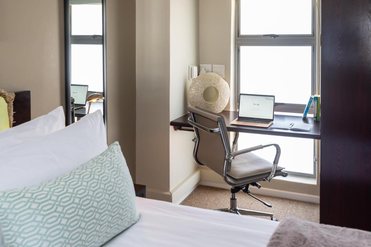 Stylish De Waterkant Loft With Pool, Parking And Table Mtn Views Apartamento Cidade Do Cabo